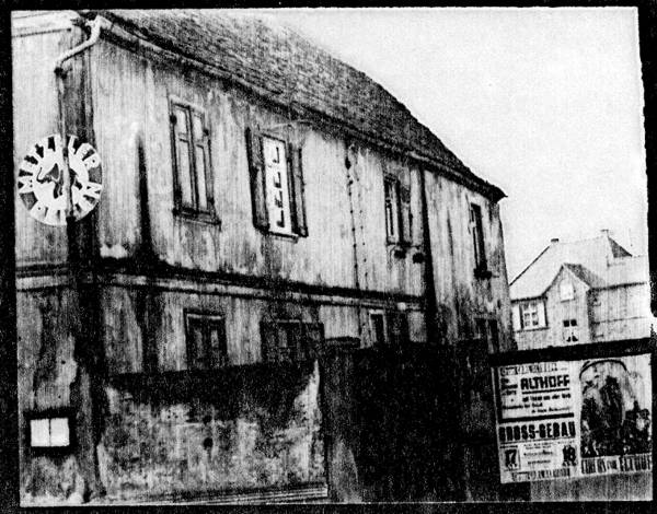Der Turm, erkennbar durch das fehlende Gesimms des Fachwerkbaus