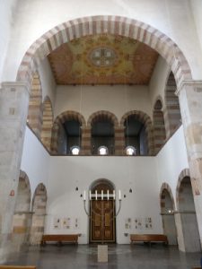 Innenraum des Westbaus